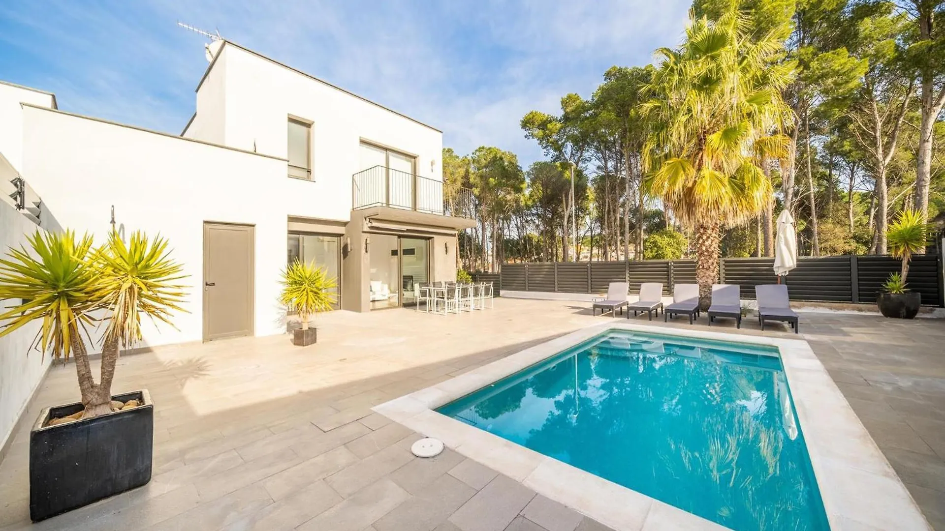 Beautiful Villa Near Montgri Natural Park L'Escala
